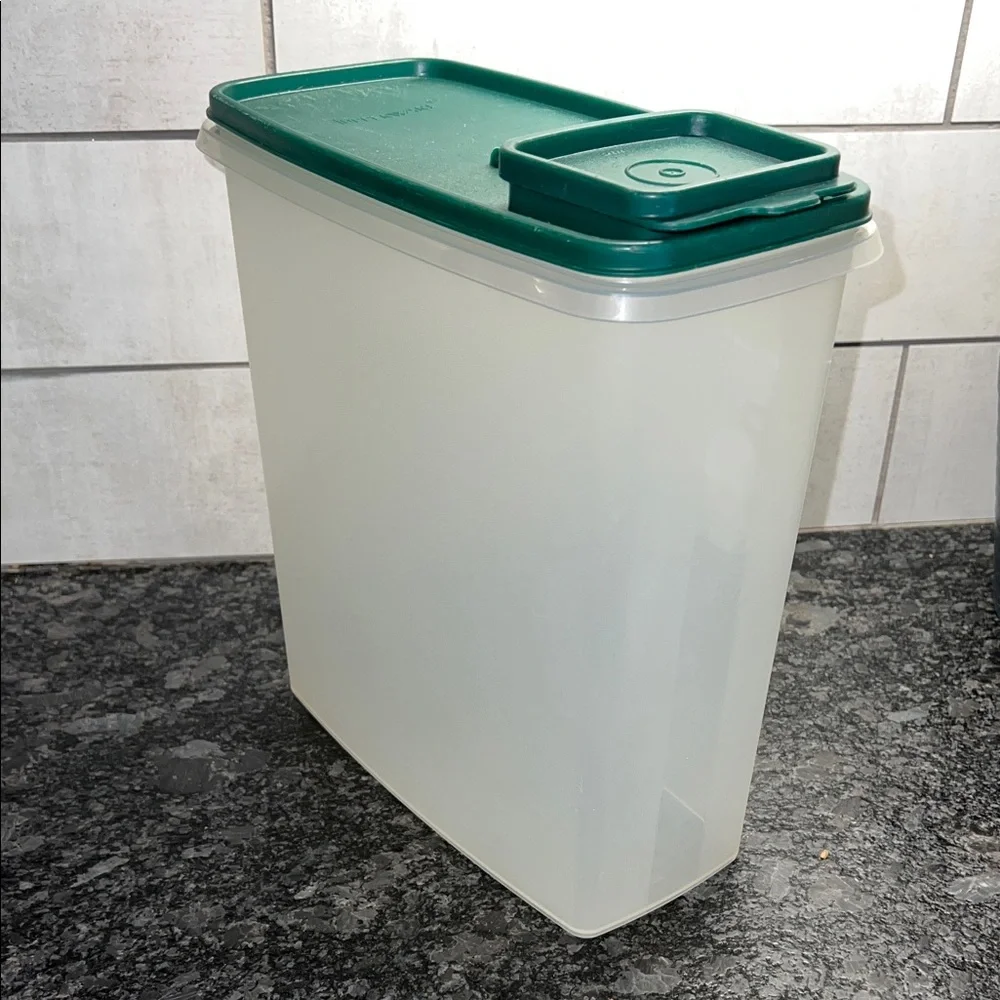 Vintage Tupperware Green and White Cereal/Dry Goods Kitchen Storage Container